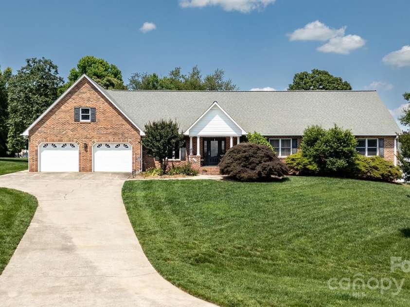 139 Hardwick Drive, Mooresville, NC 28115.  MLS# CAR4270684, YatesRealty ID 23196. Stunning full brick ranch w/ finished basement and huge yard!