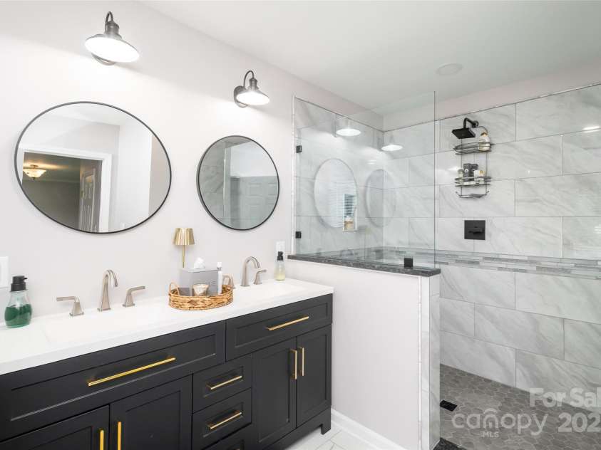 139 Hardwick Drive, Mooresville, NC 28115.  MLS# CAR4270684, YatesRealty ID 23196. The primary bathroom is newly renovated with a huge, beautiful tile shower!