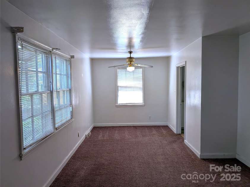 309 Fannie Circle, Charlotte, NC 28205.  MLS# CAR4270768, YatesRealty ID 23197. 