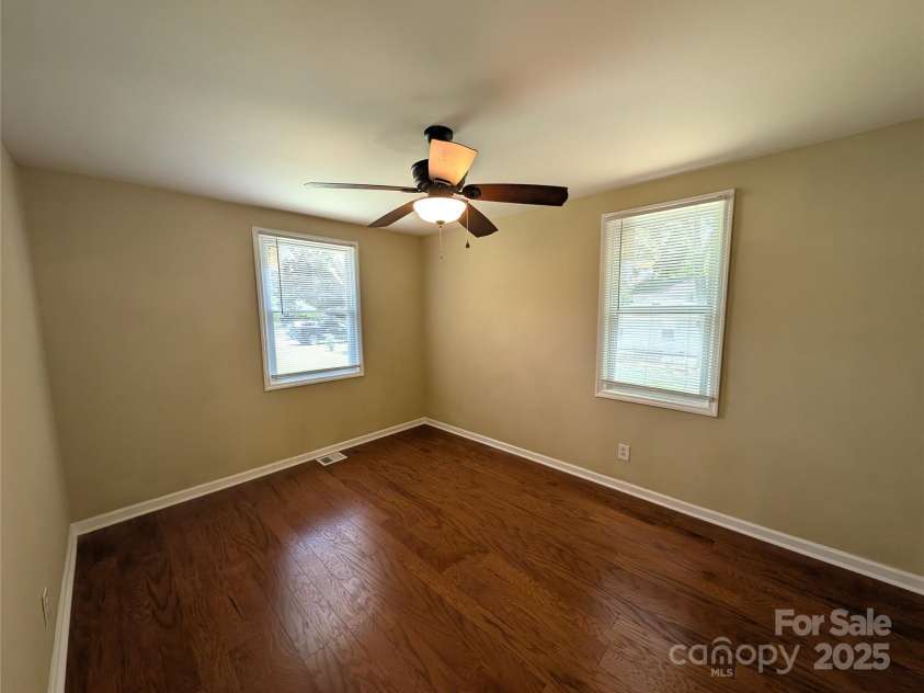 309 Fannie Circle, Charlotte, NC 28205.  MLS# CAR4270768, YatesRealty ID 23197. 