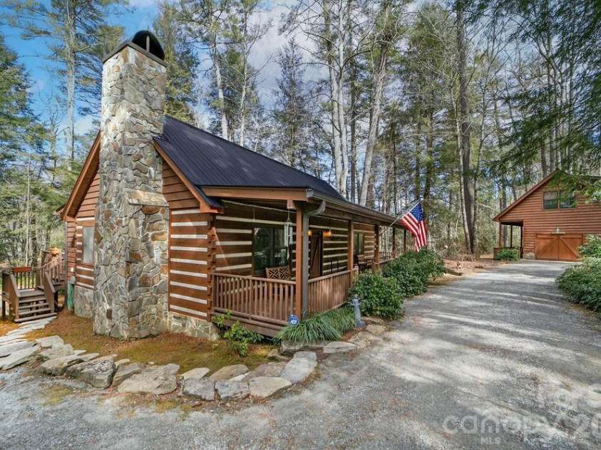 380 Cedar Lane, Brevard, NC 28712.  MLS# CAR4373640, YatesRealty ID 23197. 