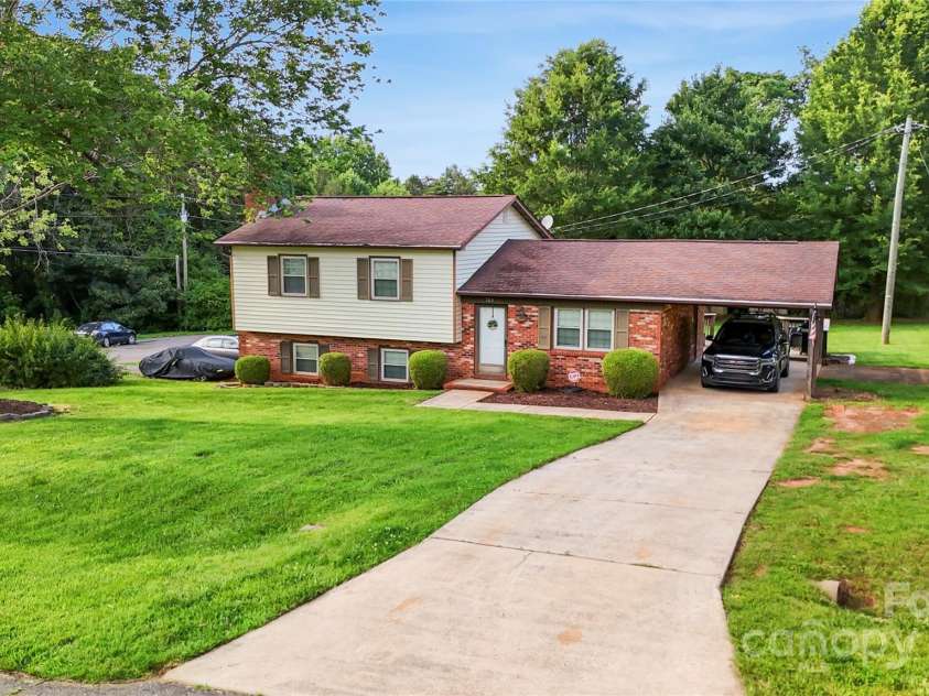 103 Little Forest Lane, Statesville, NC 28625.  MLS# CAR4272567, YatesRealty ID 23198. 