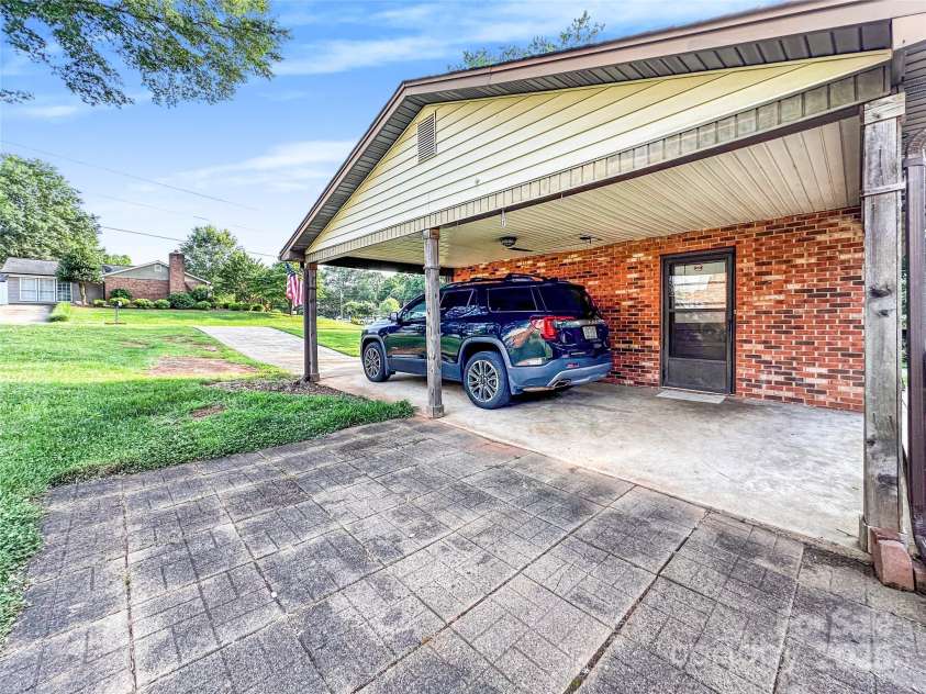 103 Little Forest Lane, Statesville, NC 28625.  MLS# CAR4272567, YatesRealty ID 23198. 