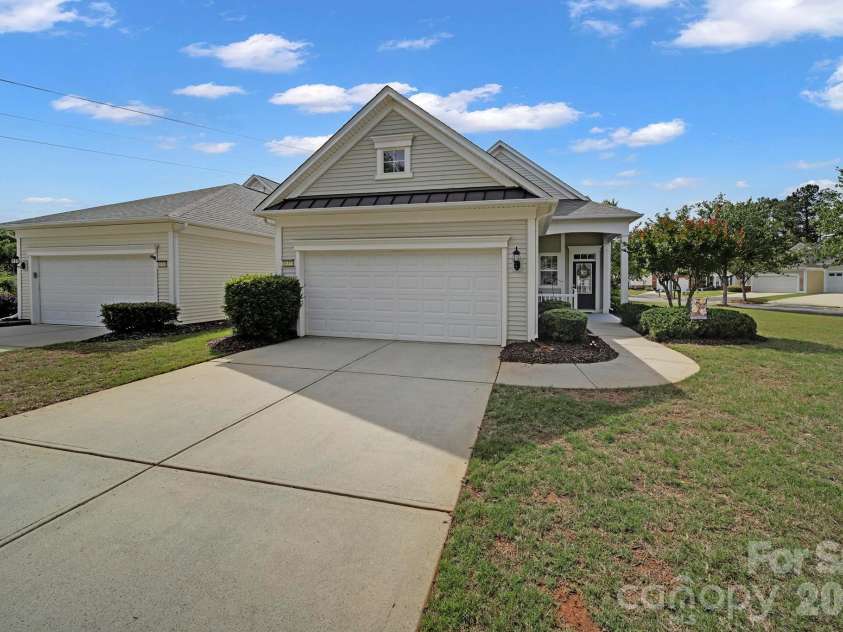 16353 Raven Crest Drive, Fort Mill, SC 29707.  MLS# CAR4380653, YatesRealty ID 23198. 