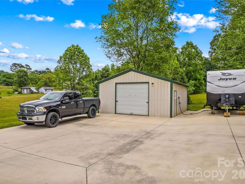 1174 Mocksville Highway, Statesville, NC 28625.  MLS# CAR4377924, YatesRealty ID 23199. 