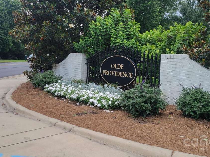 7017 Knightswood Drive, Charlotte, NC 28226.  MLS# CAR4271062, YatesRealty ID 23199. 