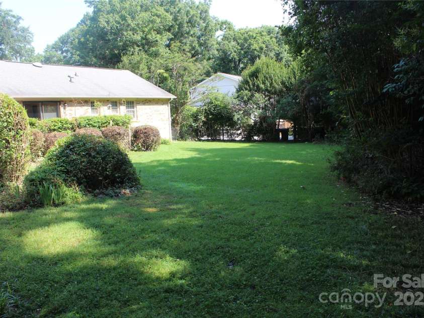 7017 Knightswood Drive, Charlotte, NC 28226.  MLS# CAR4271062, YatesRealty ID 23199. 