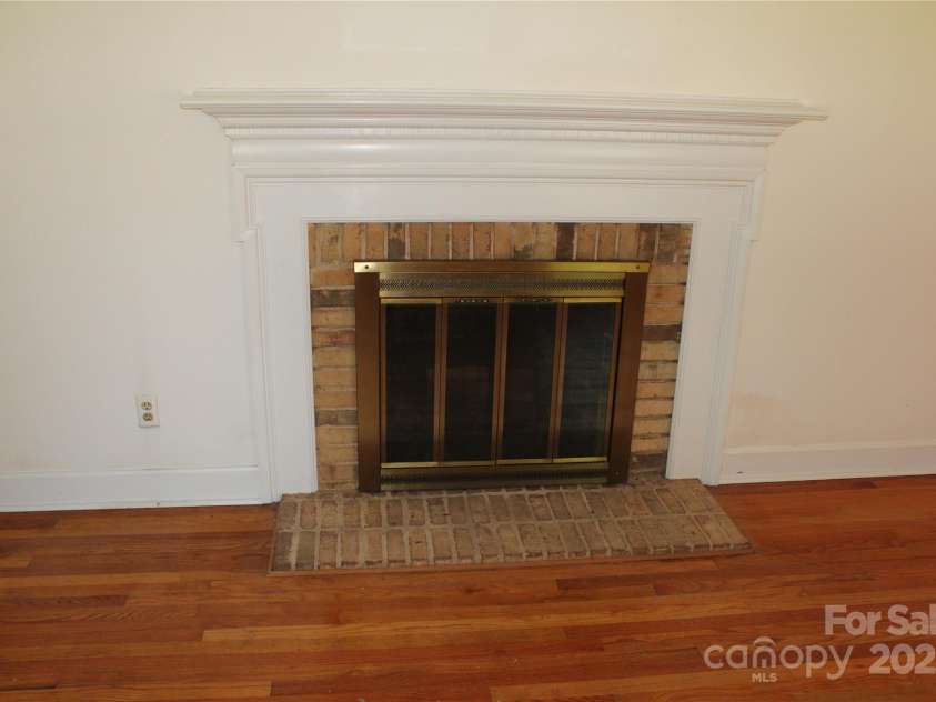 7017 Knightswood Drive, Charlotte, NC 28226.  MLS# CAR4271062, YatesRealty ID 23199. 