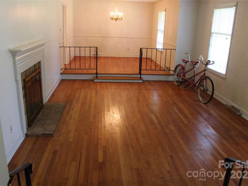 7017 Knightswood Drive, Charlotte, NC 28226.  MLS# CAR4271062, YatesRealty ID 23199. 