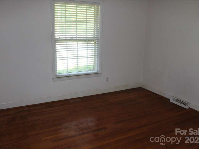 7017 Knightswood Drive, Charlotte, NC 28226.  MLS# CAR4271062, YatesRealty ID 23199. 