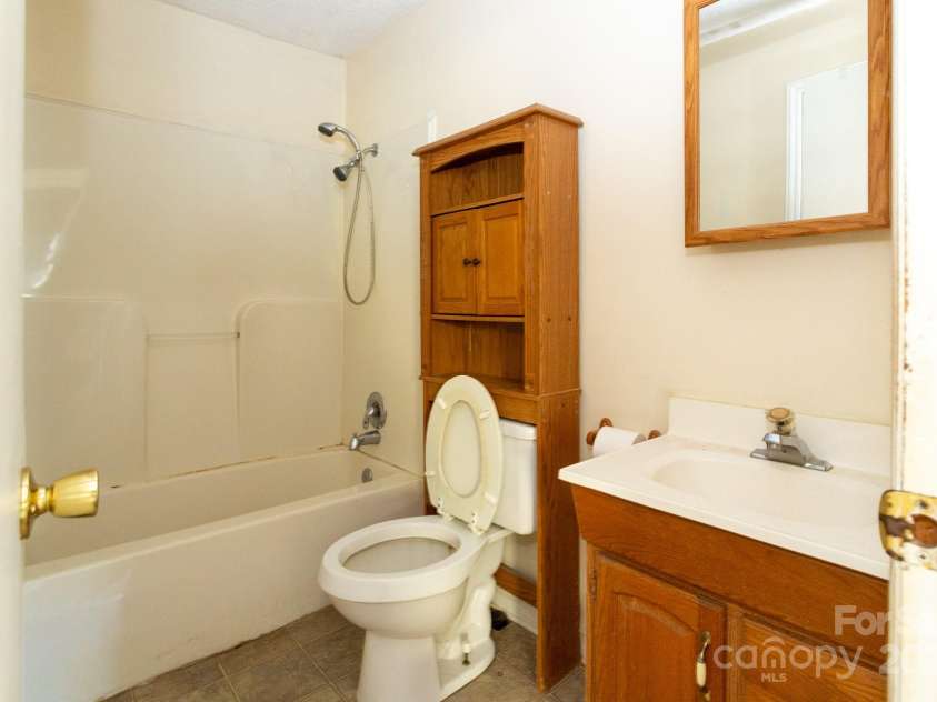 128 Ridgeway Court, Forest City, NC 28043.  MLS# CAR4192677, YatesRealty ID 232. 