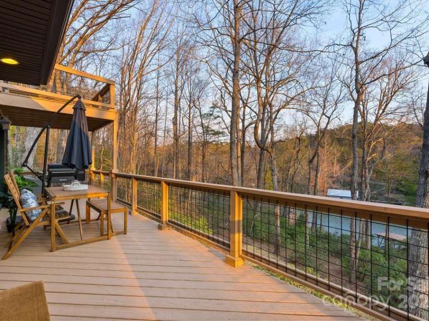 502 CALEDONIA Loop, Landrum, SC 29356.  MLS# CAR4246247, YatesRealty ID 232. 
