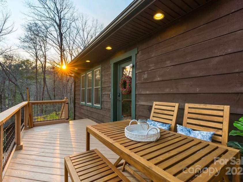 502 CALEDONIA Loop, Landrum, SC 29356.  MLS# CAR4246247, YatesRealty ID 232. 