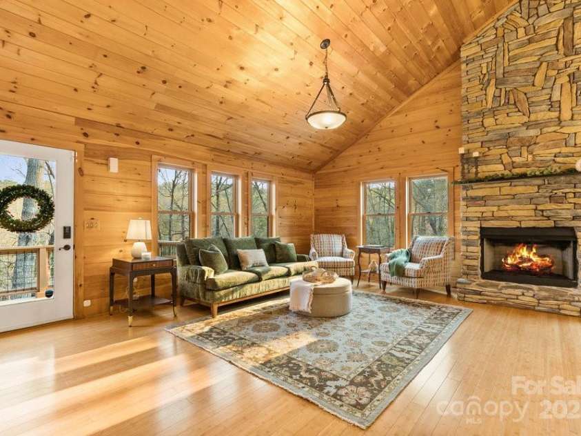 502 CALEDONIA Loop, Landrum, SC 29356.  MLS# CAR4246247, YatesRealty ID 232. 