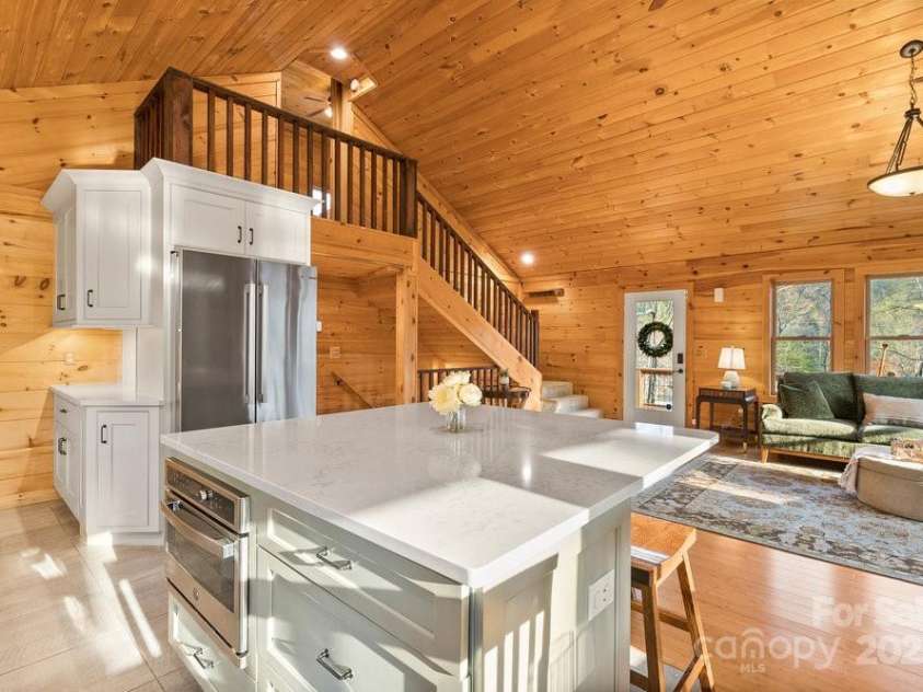502 CALEDONIA Loop, Landrum, SC 29356.  MLS# CAR4246247, YatesRealty ID 232. 