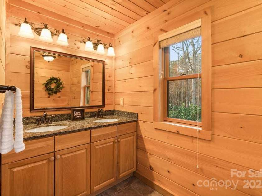 502 CALEDONIA Loop, Landrum, SC 29356.  MLS# CAR4246247, YatesRealty ID 232. 