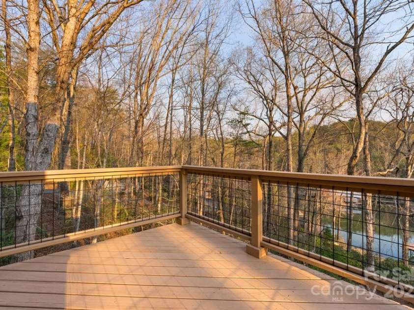 502 CALEDONIA Loop, Landrum, SC 29356.  MLS# CAR4246247, YatesRealty ID 232. 