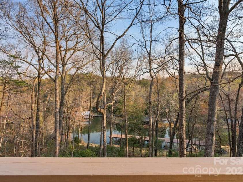 502 CALEDONIA Loop, Landrum, SC 29356.  MLS# CAR4246247, YatesRealty ID 232. 
