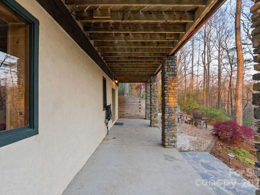 502 CALEDONIA Loop, Landrum, SC 29356.  MLS# CAR4246247, YatesRealty ID 232. 