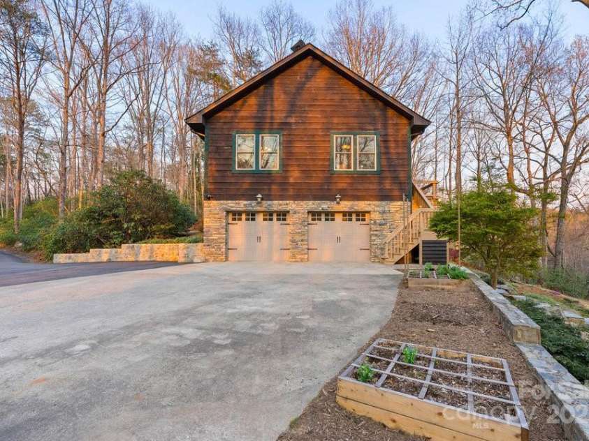 502 CALEDONIA Loop, Landrum, SC 29356.  MLS# CAR4246247, YatesRealty ID 232. 