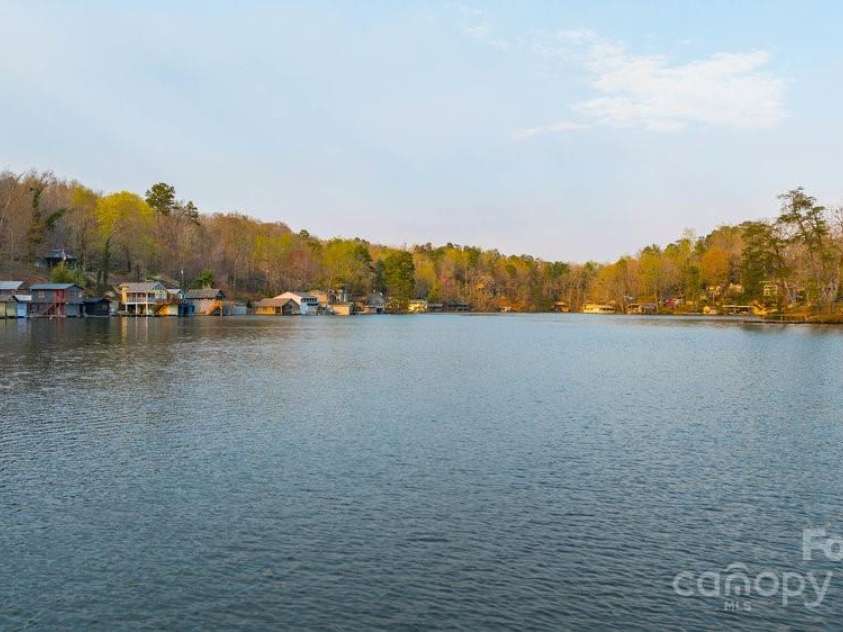 502 CALEDONIA Loop, Landrum, SC 29356.  MLS# CAR4246247, YatesRealty ID 232. 