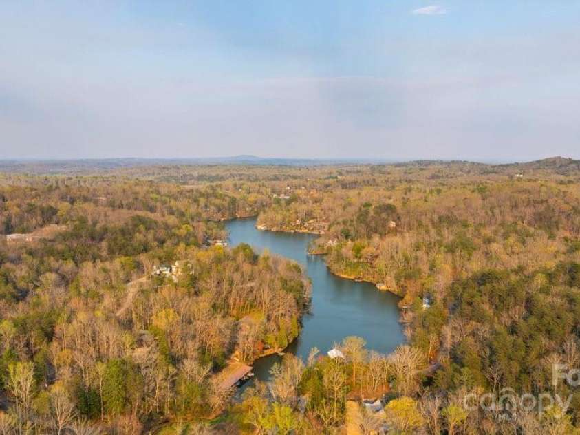 502 CALEDONIA Loop, Landrum, SC 29356.  MLS# CAR4246247, YatesRealty ID 232. 