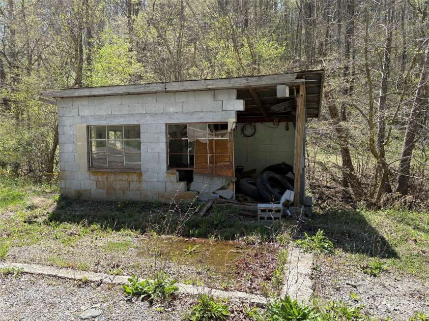 8951 US 25/70 Highway, Marshall, NC 28753.  MLS# CAR4244987, YatesRealty ID 232. 