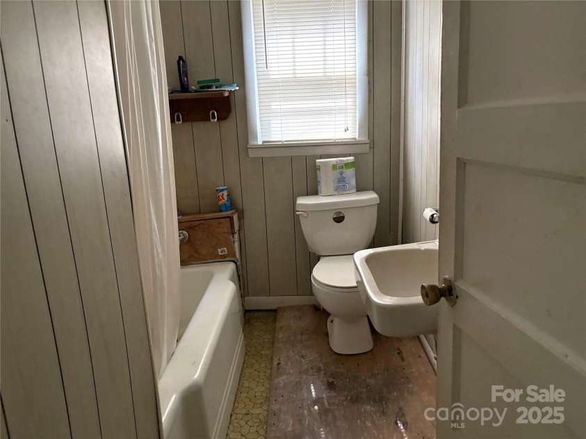 8951 US 25/70 Highway, Marshall, NC 28753.  MLS# CAR4244987, YatesRealty ID 232. 