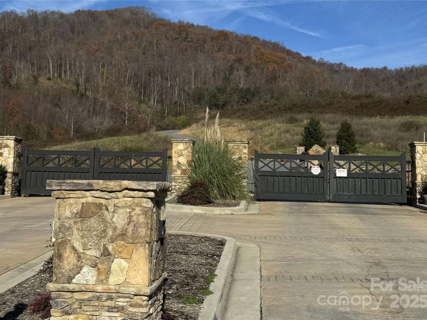 989 High Rock View Drive, Canton, NC 28716.  MLS# CAR4234731, YatesRealty ID 2320. 