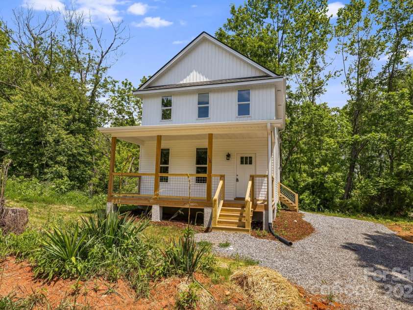 156 Mingus Hill Road, Canton, NC 28716.  MLS# CAR4264048, YatesRealty ID 23200. 