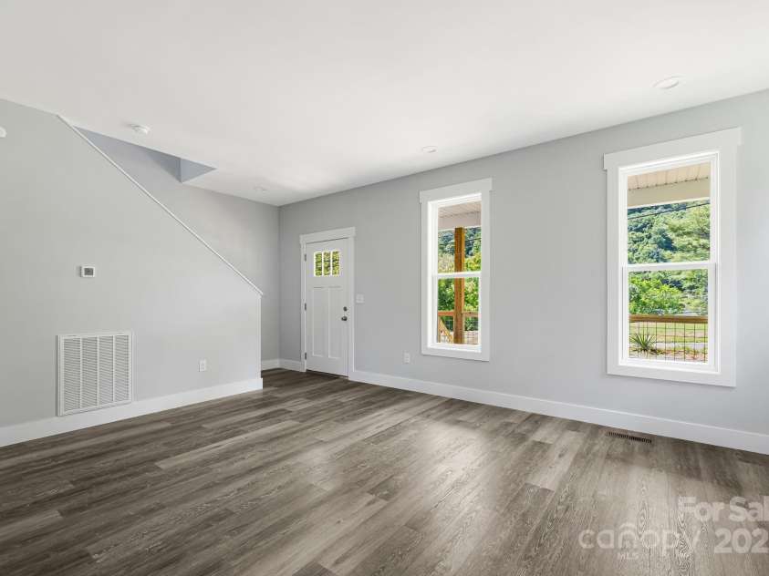156 Mingus Hill Road, Canton, NC 28716.  MLS# CAR4264048, YatesRealty ID 23200. 