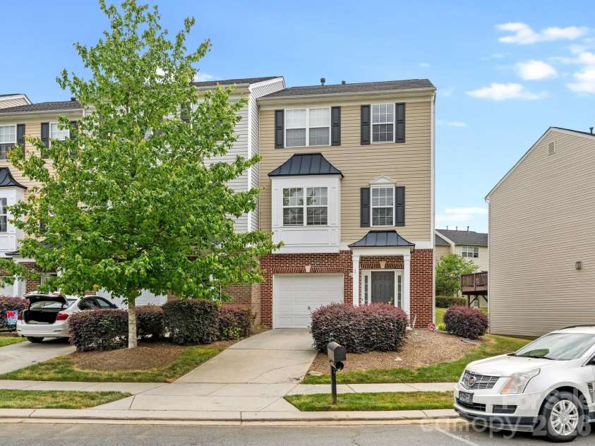 9785 Walkers Glen Drive, Concord, NC 28027.  MLS# CAR4376637, YatesRealty ID 23200. 