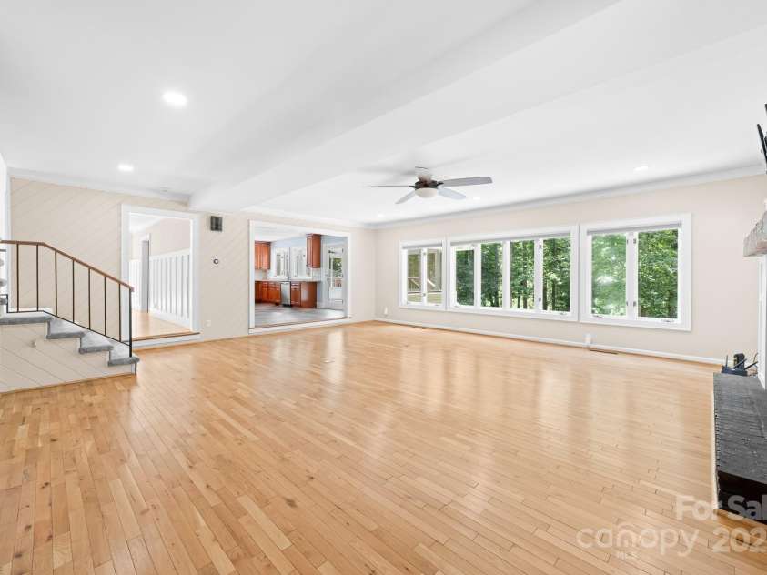 512 Saint Cloud Drive, Statesville, NC 28625.  MLS# CAR4286600, YatesRealty ID 23201. Open concept great room