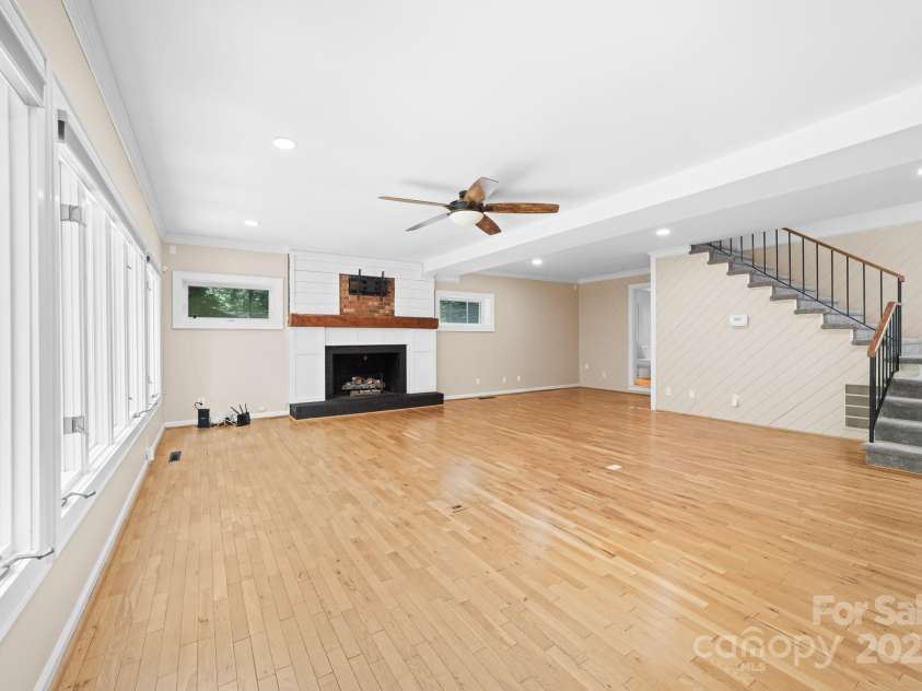 512 Saint Cloud Drive, Statesville, NC 28625.  MLS# CAR4286600, YatesRealty ID 23201. Open concept great room with fireplace.