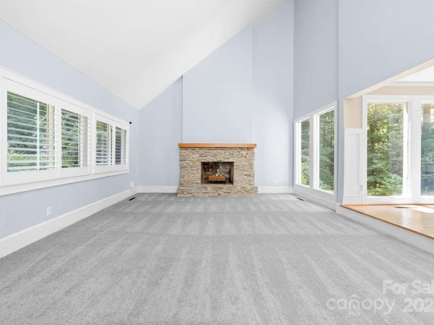 512 Saint Cloud Drive, Statesville, NC 28625.  MLS# CAR4286600, YatesRealty ID 23201. Open concept living with fireplace.