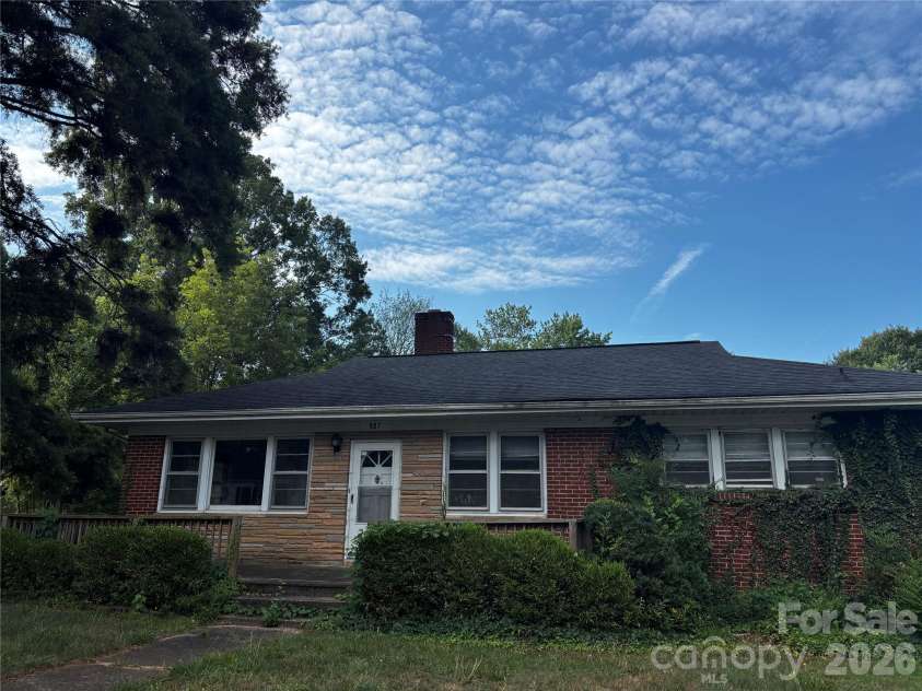 907 Maple Avenue, Salisbury, NC 28144.  MLS# CAR4403303, YatesRealty ID 23201. 