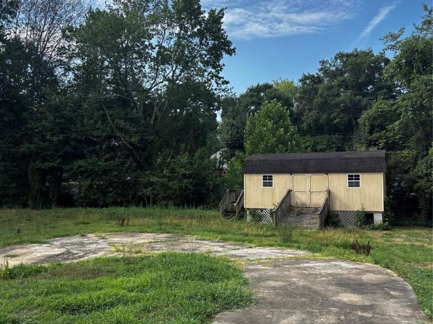 907 Maple Avenue, Salisbury, NC 28144.  MLS# CAR4403303, YatesRealty ID 23201. 