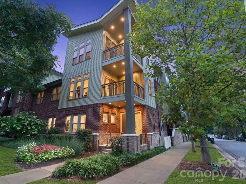 1500 Kenilworth Avenue, Charlotte, NC 28203.  MLS# CAR4381078, YatesRealty ID 23202. A location that can't be beat!