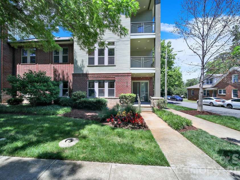 1500 Kenilworth Avenue, Charlotte, NC 28203.  MLS# CAR4381078, YatesRealty ID 23202. Come see 1500 Kenilworth Ave