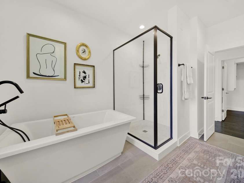 1500 Kenilworth Avenue, Charlotte, NC 28203.  MLS# CAR4381078, YatesRealty ID 23202. Large soaker tub and walk-in shower.