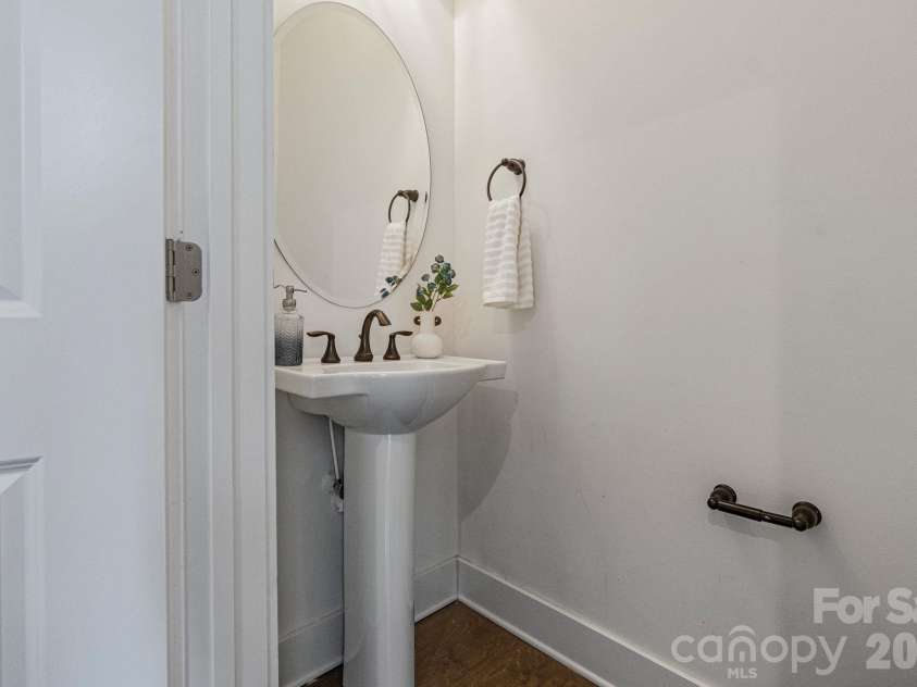 1500 Kenilworth Avenue, Charlotte, NC 28203.  MLS# CAR4381078, YatesRealty ID 23202. Powder room on the main level.