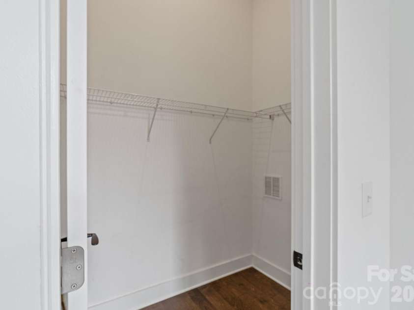 1500 Kenilworth Avenue, Charlotte, NC 28203.  MLS# CAR4381078, YatesRealty ID 23202. Walk-in closet, third level primary suite