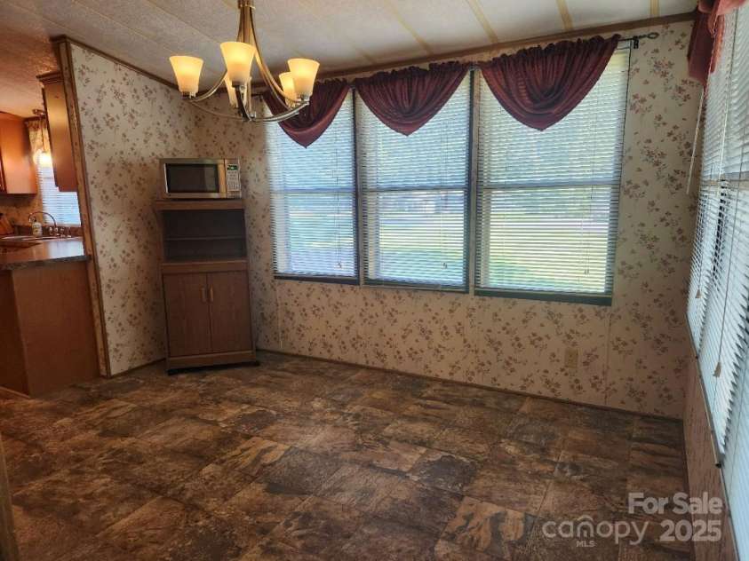 2461 Ridgecrest Drive, Stanley, NC 28164.  MLS# CAR4263475, YatesRealty ID 23202. BREAKFAST AREA