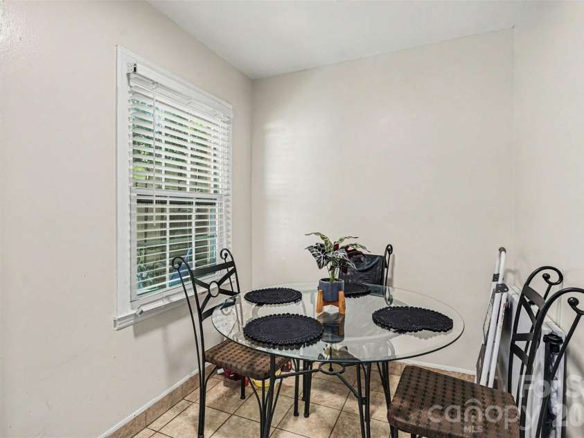 1236 Archdale Drive, Charlotte, NC 28217.  MLS# CAR4371418, YatesRealty ID 23203. Breakfast area