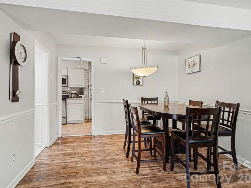1236 Archdale Drive, Charlotte, NC 28217.  MLS# CAR4371418, YatesRealty ID 23203. Dinning space area
