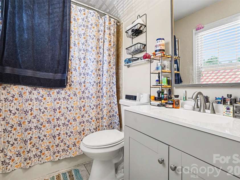 1236 Archdale Drive, Charlotte, NC 28217.  MLS# CAR4371418, YatesRealty ID 23203. Full primary bathroom