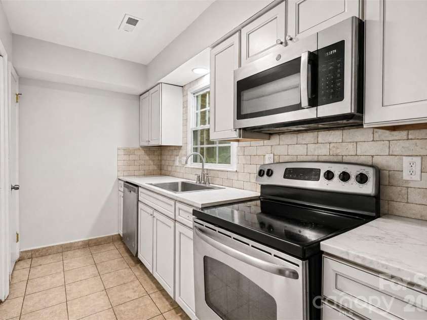 1236 Archdale Drive, Charlotte, NC 28217.  MLS# CAR4371418, YatesRealty ID 23203. Kitchen