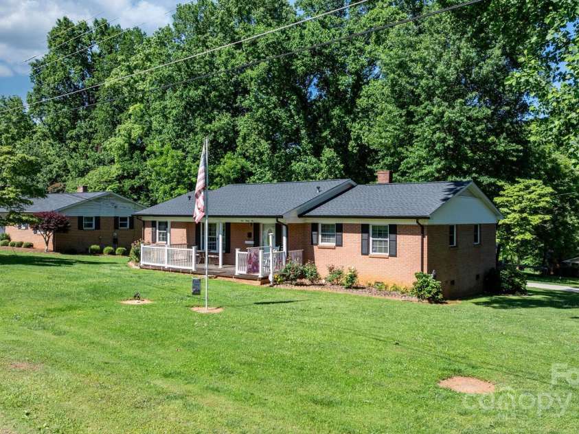 135 Burton Hills Circle, Gastonia, NC 28054.  MLS# CAR4269810, YatesRealty ID 23203. 