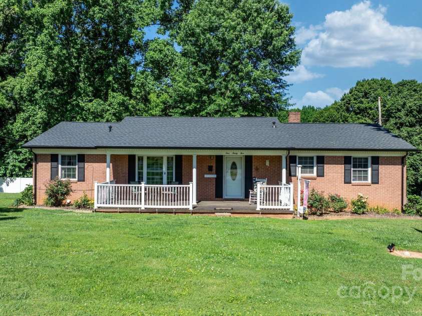 135 Burton Hills Circle, Gastonia, NC 28054.  MLS# CAR4269810, YatesRealty ID 23203. 
