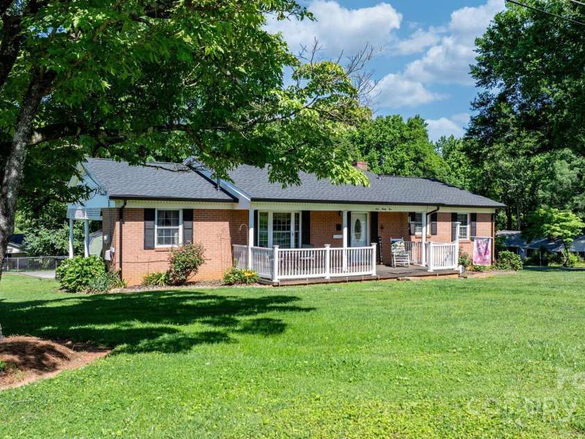 135 Burton Hills Circle, Gastonia, NC 28054.  MLS# CAR4269810, YatesRealty ID 23203. 